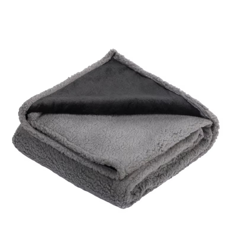 Soft Comfortable Warm Pet Sleeping Blanket Flannel Lambskin Dog Blanket Thicken Waterproof Cats and Dogs Mat Dog Accessories